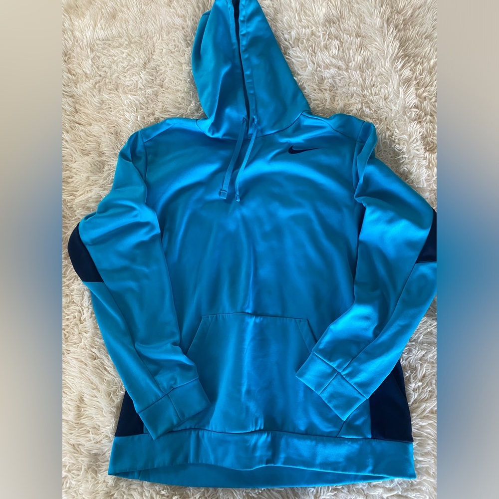 Nike Therma-Fit Men’s Size  LARGE pullover hoodie two toned blues